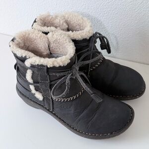 UGG Australia Cove Boots | Brown Leather Shearling Lined Ankle Boots | Size 6